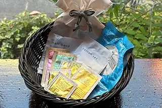 Ladies only: Free "Ladies amenity set"