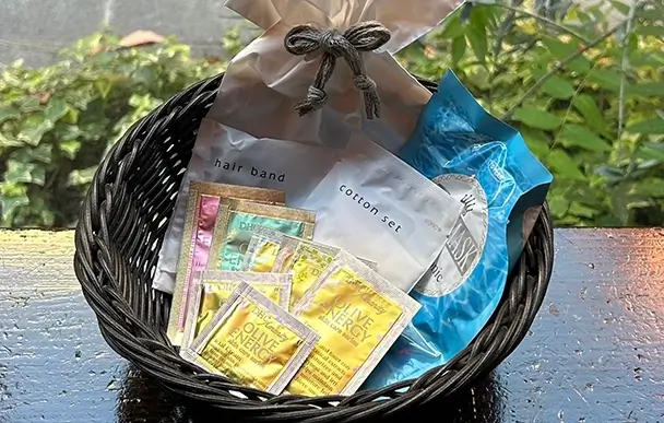 Ladies only: Free "Ladies amenity set"