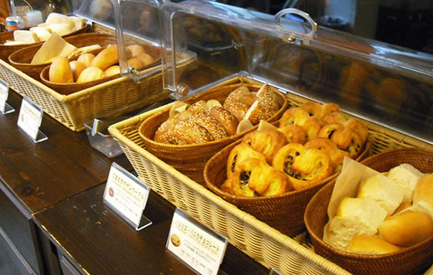 Free light breakfast service