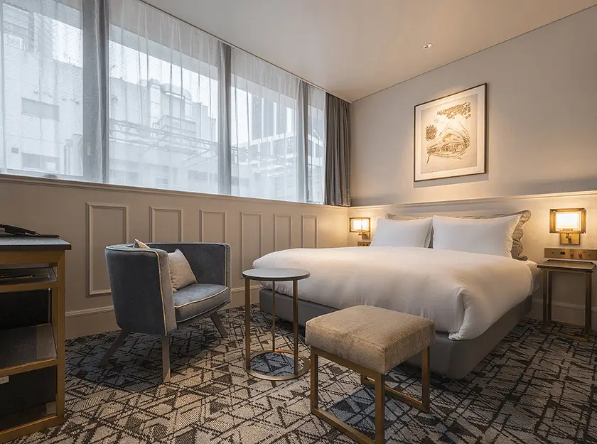 ユニバーサルクイーン