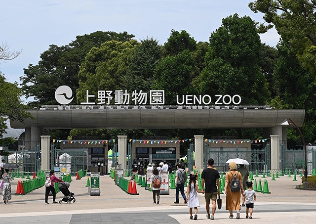 UENO ZOOLOGICAL GARDENS / Approximately 23 minutes by train and on foot