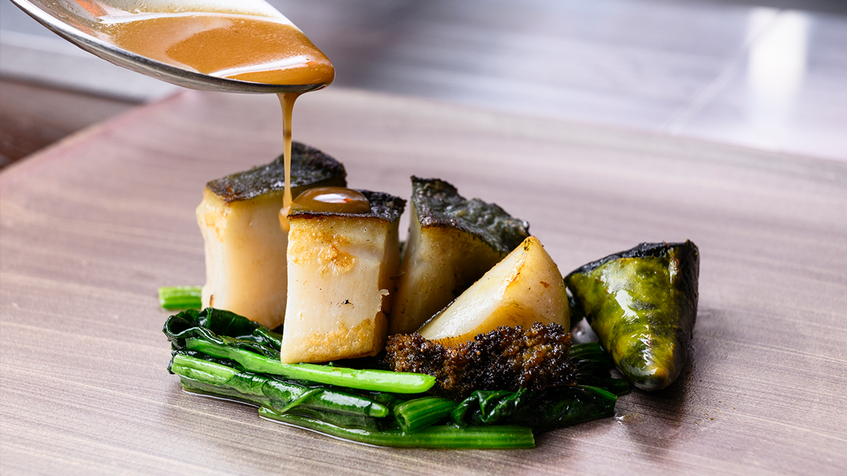 Grilled live abalone