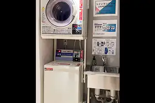 Coin laundry