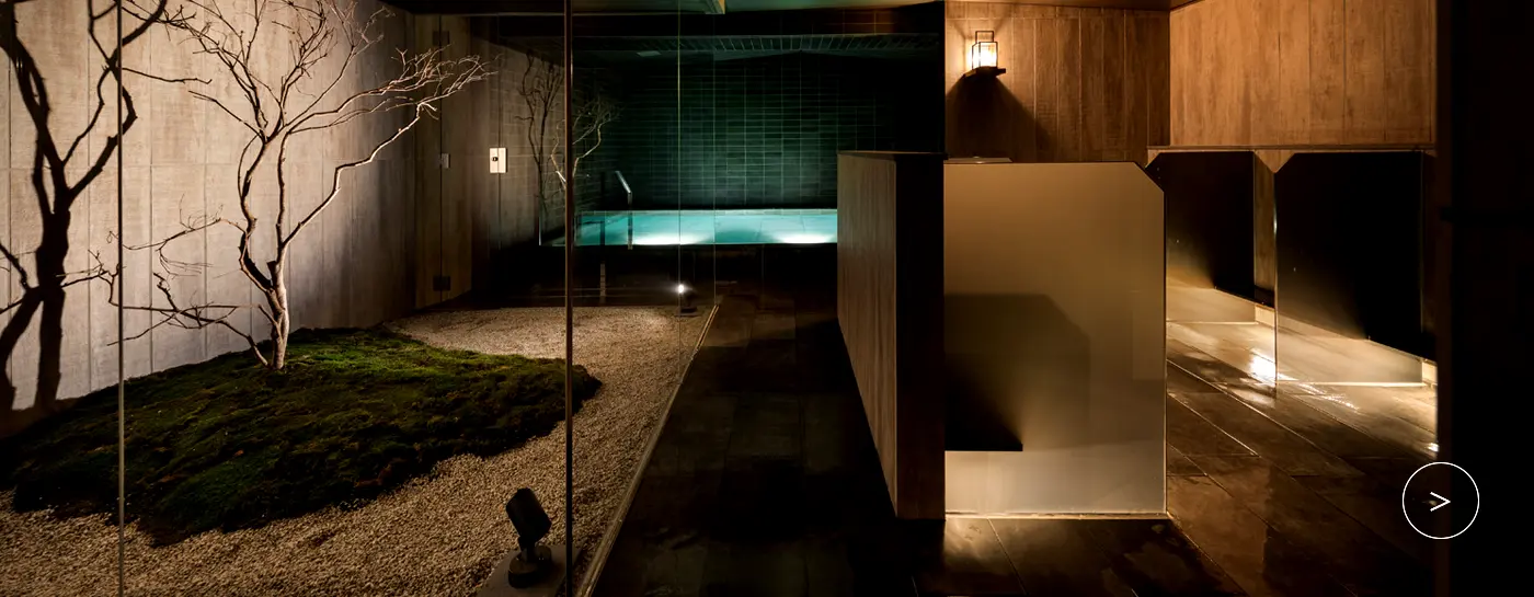 A large bath located underground with a view of the courtyard