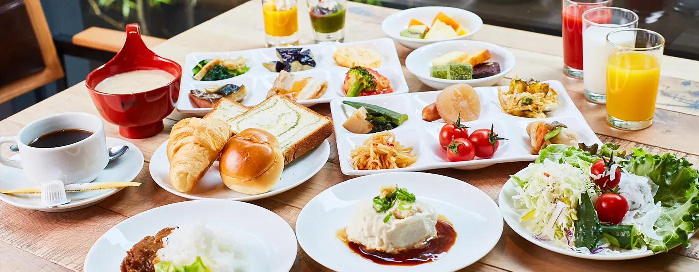 A carefully selected Japanese and Western breakfast buffet