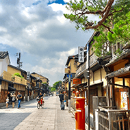 Hanamikoji/approximately 3 minutes walk