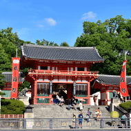 Yasaka Shrine / 8 minutes walk