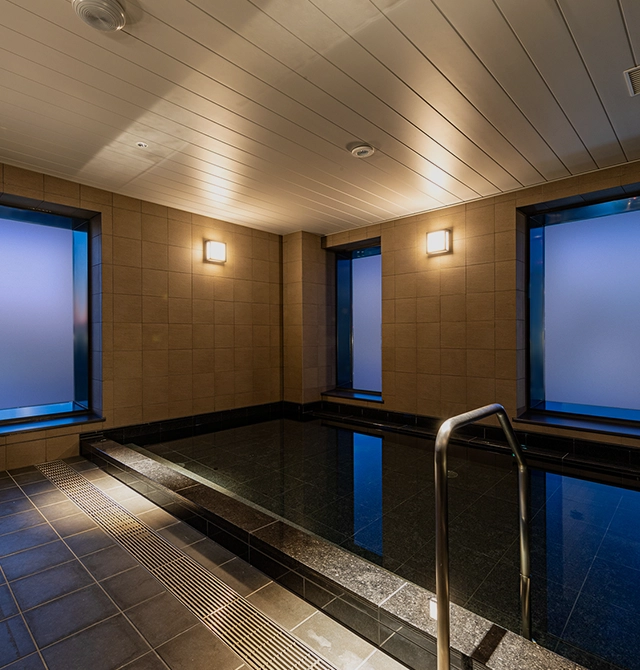 A large bath to soothe both body and mind