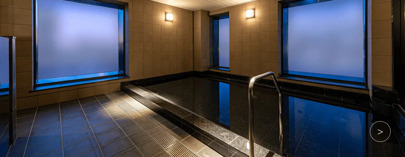 A large bath to soothe both body and mind