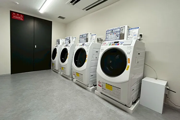 Coin laundry
