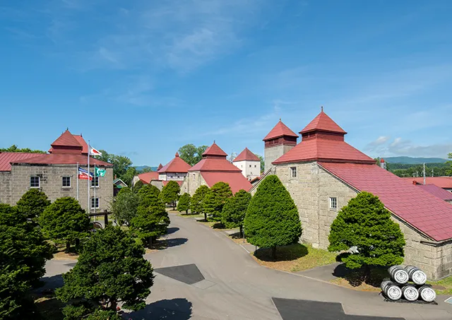 ニッカウヰスキー余市蒸留所／車で約30分