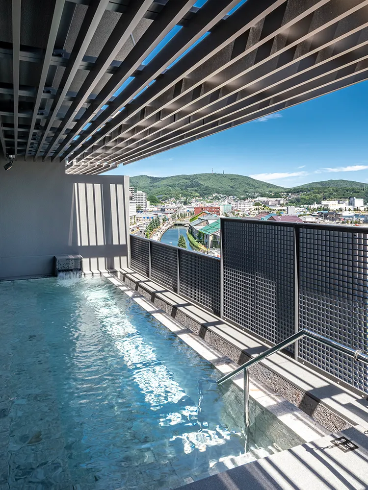 Panoramic open-air bath and sauna