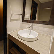 Double, twin and Deluxe Twin share a sink